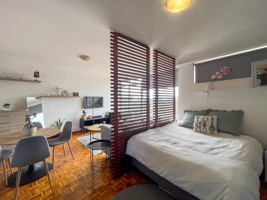 To Let 1 Bedroom Property for Rent in Green Point Western Cape